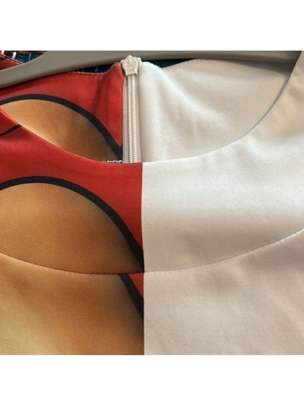 WEARABLE ART. unique graphic on a stunning top. Size large. - Picture 3 of 7
